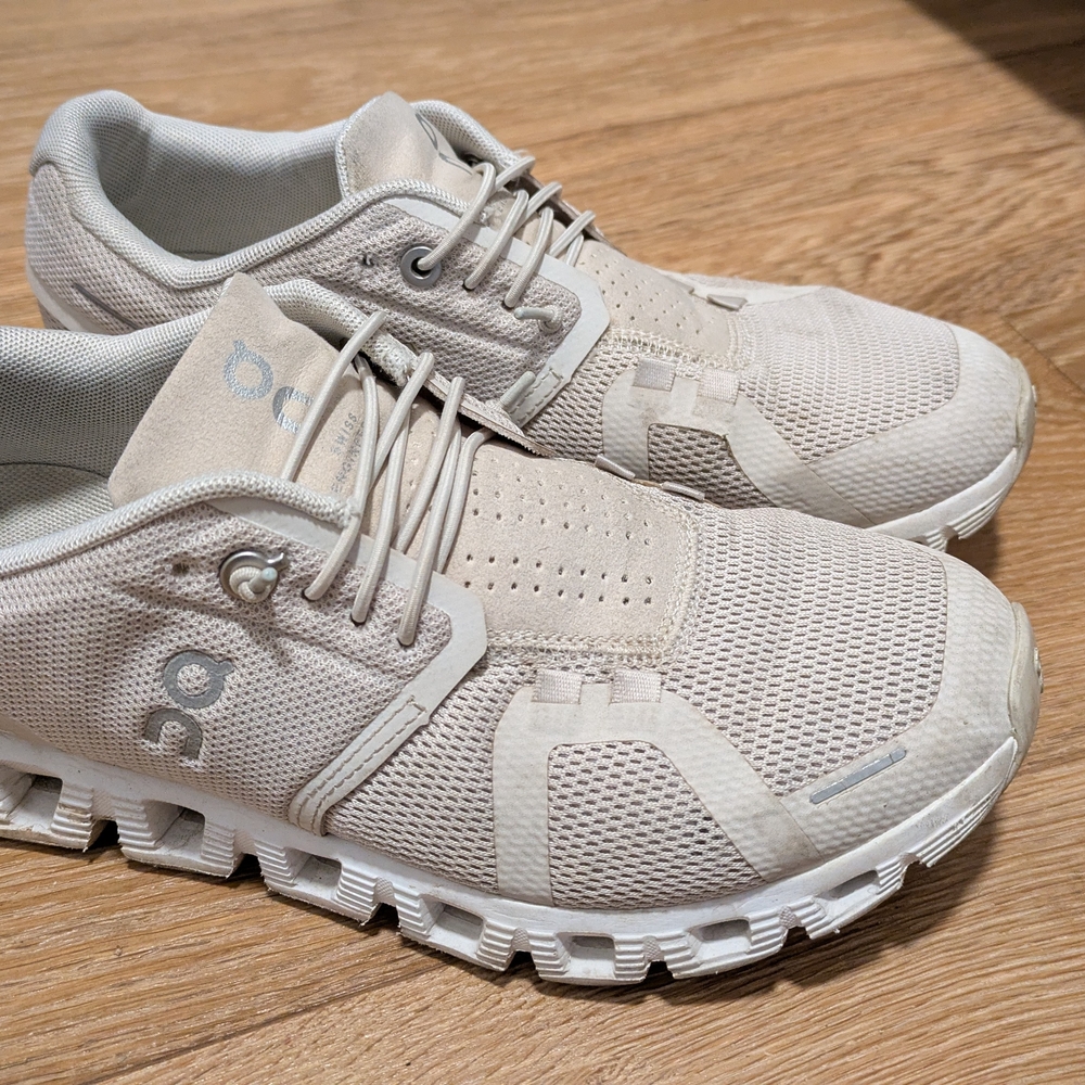 ON Cloud 5 Women's Sneakers Size 6.5